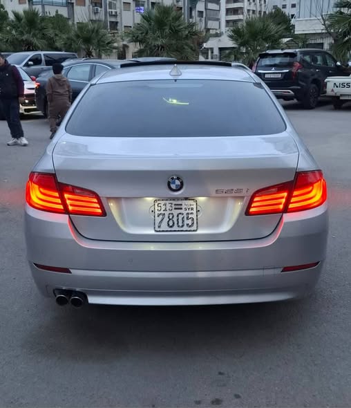 بي إم دبليو 528i 2012 - صورة 2
