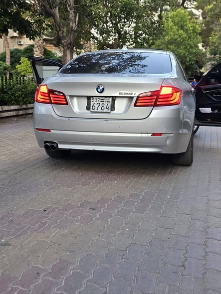 بي إم دبليو 528i 2012 - صورة 3