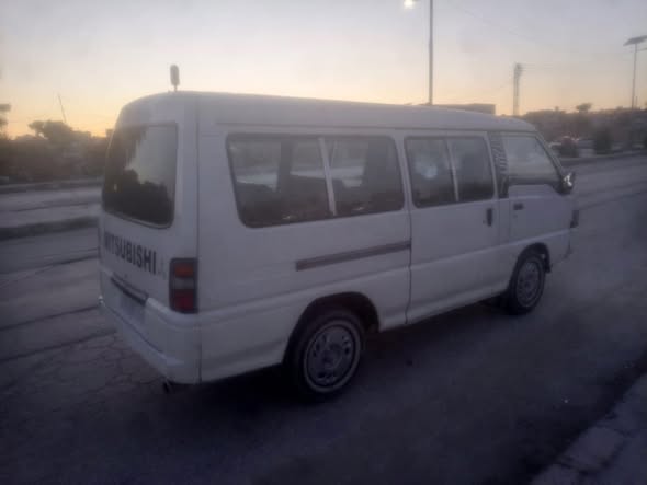 مستبيشي L300 1994 - صورة 1