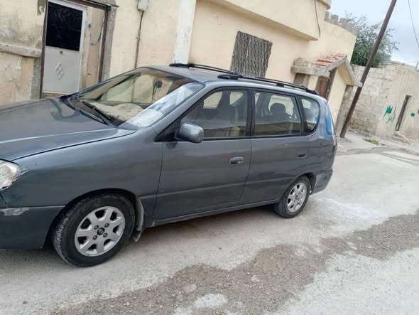 كيا كارنز 2002 - صورة 2