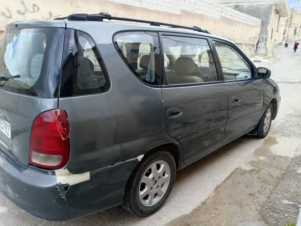 كيا كارنز 2002 - صورة 3