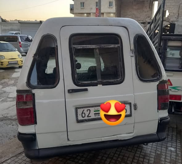 سكودا بيك أب 1996 - صورة 3