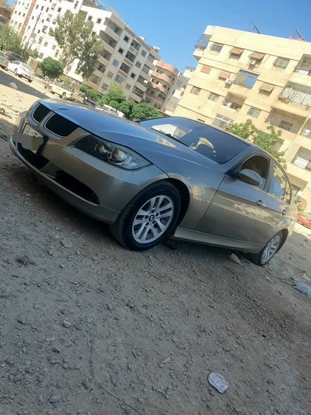 بي إم دبليو 320i 2010 - صورة 4