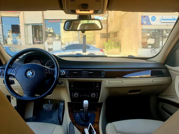 بي إم دبليو 320i 2010 - صورة 5