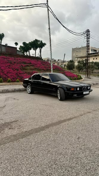 بي ام دبليو 735i 1988 - صورة 2