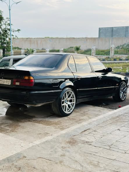 بي ام دبليو 735i 1988 - صورة 3