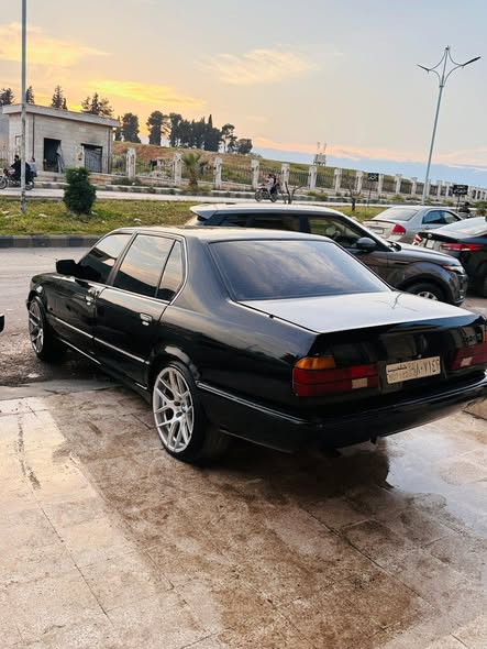 بي ام دبليو 735i 1988 - صورة 5
