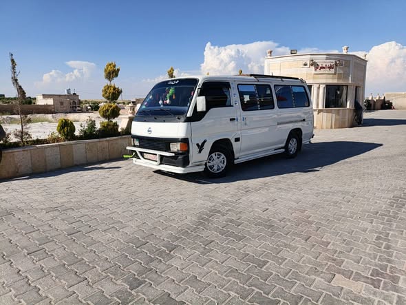 نيسان كارفان 1993 - صورة 2