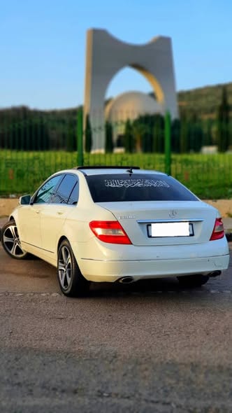 مرسيدس C300 2011 - صورة 4