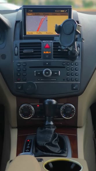 مرسيدس C300 2011 - صورة 5