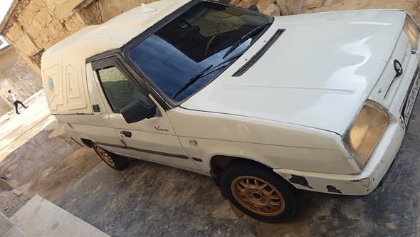سكودا بيك أب 1995 - صورة 1