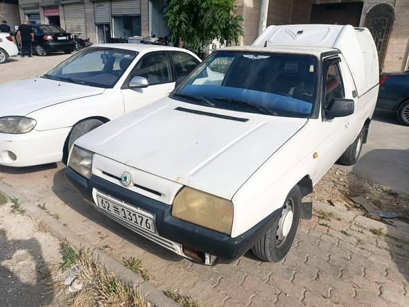 سكودا بيك أب 1995 - صورة 1