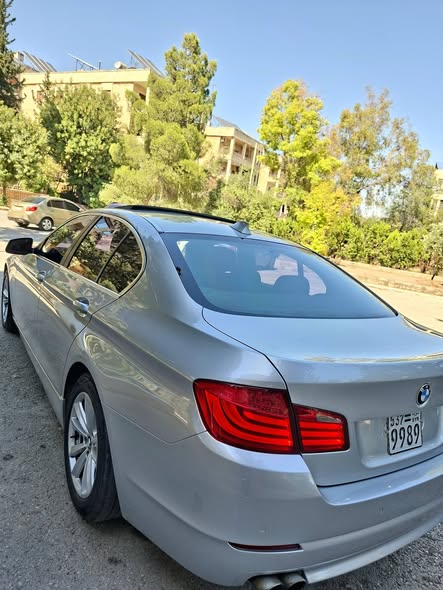بي إم دبليو 520 2011 - صورة 3
