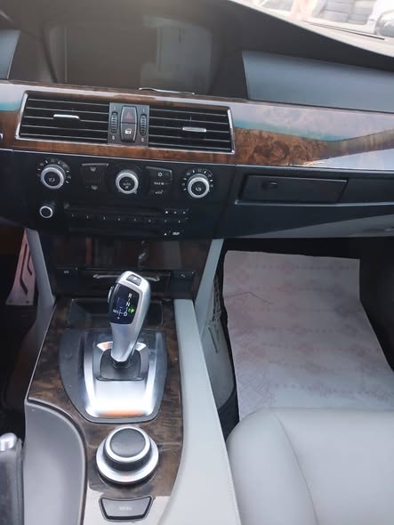 بي إم دبليو 525i 2009 - صورة 2