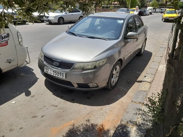 كيا سيراتو 2010 - صورة 1