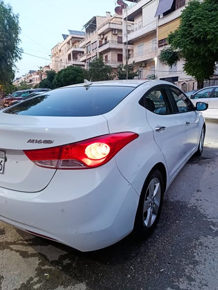 هونداي أفنتي 2012 - صورة 5