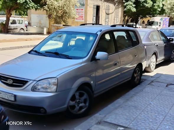 كيا كارينز 2005 - صورة 1