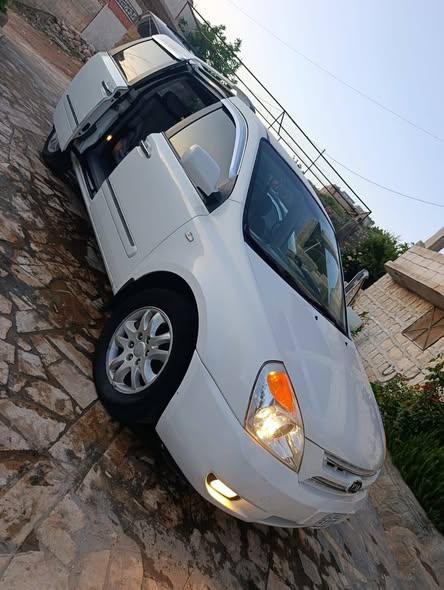 كيا كرنفال 2010 - صورة 2