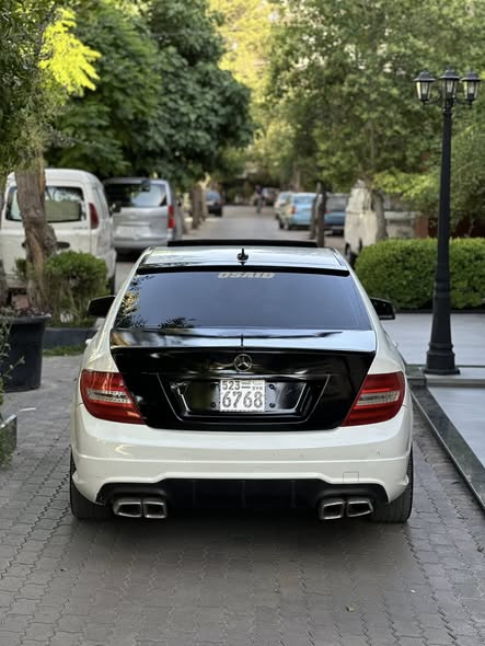 مرسيدس C300 2011 - صورة 1