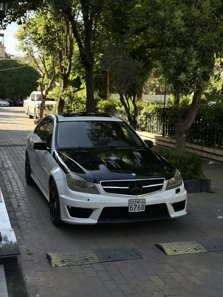 مرسيدس C300 2011 - صورة 4