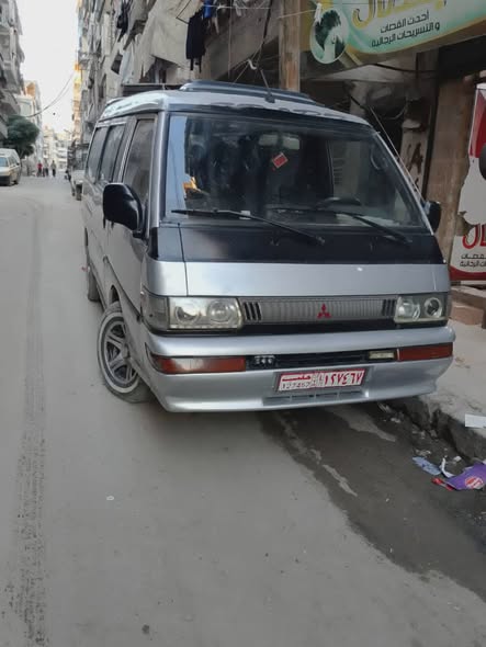 ميتسوبيشي ديليكا 1993 - صورة 3