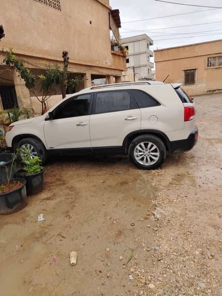 كيا سورينتو 2011 - صورة 2