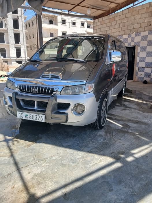 هيونداي ستاركس 2001