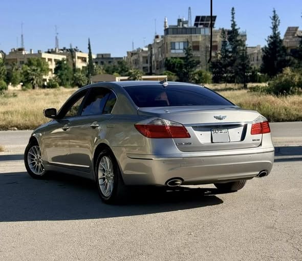 هيونداي جنيسيس 2011 - صورة 1