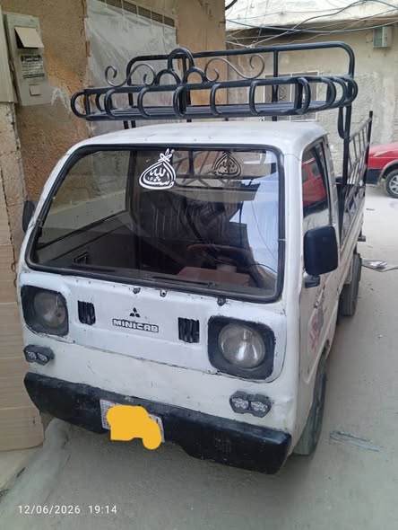 ميتسوبيشي مينيكاب 1976 - صورة 1