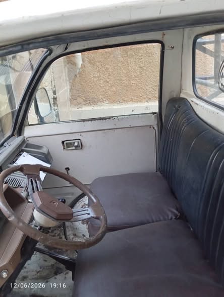 ميتسوبيشي مينيكاب 1976 - صورة 3