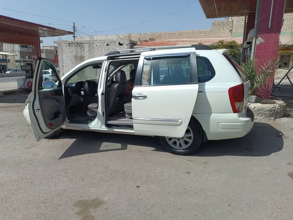 كيا كرنفال 2008 - صورة 1