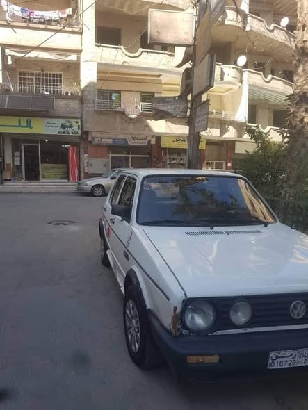 فولكس فاجن غولف 1976 - صورة 1