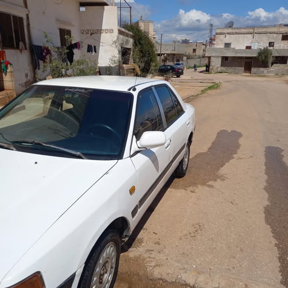 مازدا 323 1993 - صورة 1