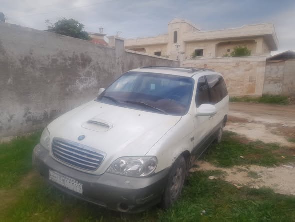 كيا كرنفال 2005 - صورة 1