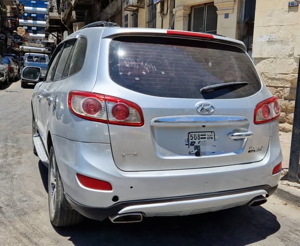 هونداي سنتافيه 2012 - صورة 2