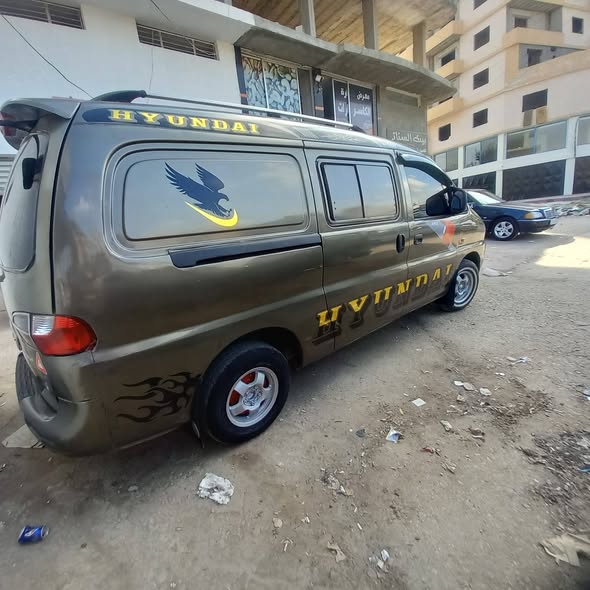 هيونداي H-1 1998 - صورة 1