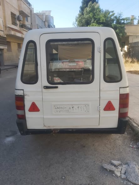 سكودا Pickup 1995 - صورة 2