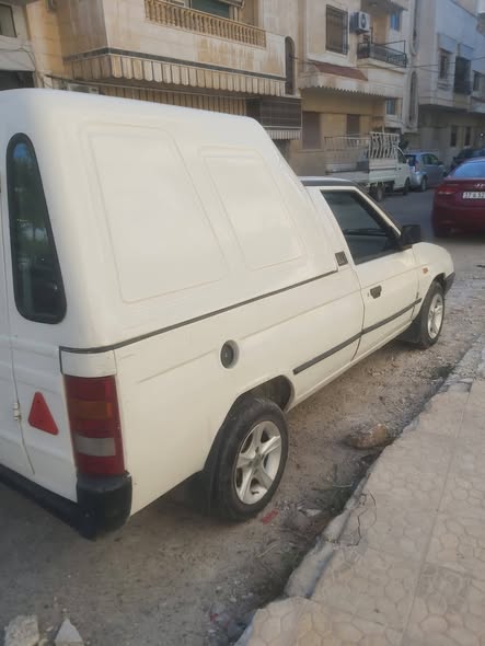سكودا Pickup 1995 - صورة 3
