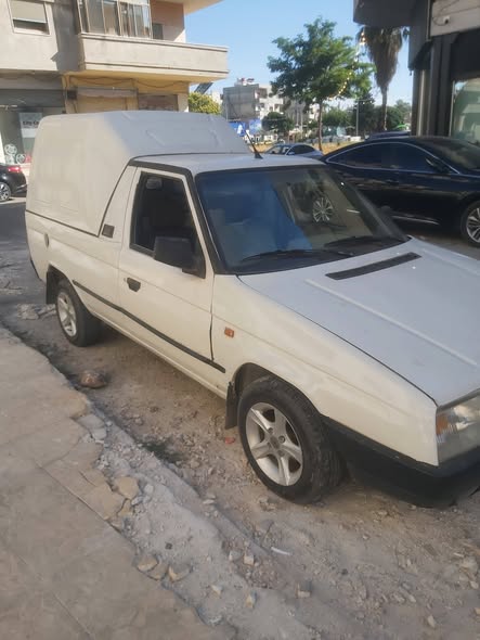 سكودا Pickup 1995 - صورة 4