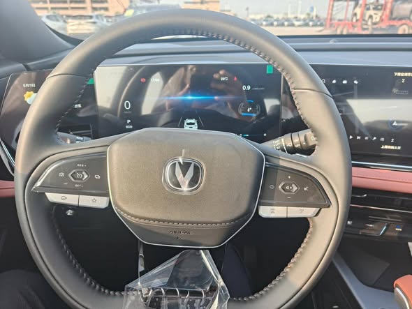 شانجان X5 Plus 2027 - صورة 3