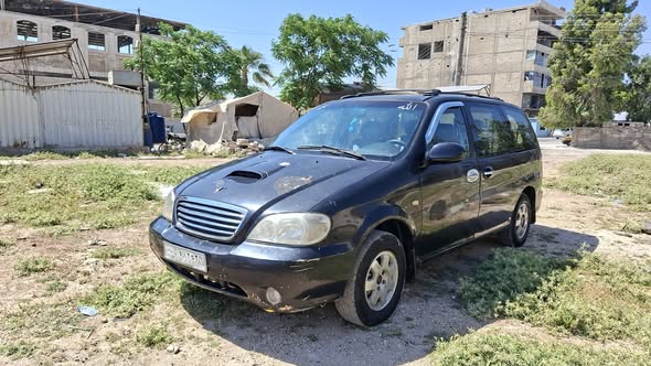 كيا كرنفال 2003 - صورة 1