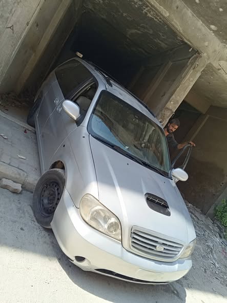 كيا كرنفال 2004 - صورة 1