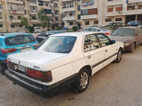 مازدا 929 1992 - صورة 1