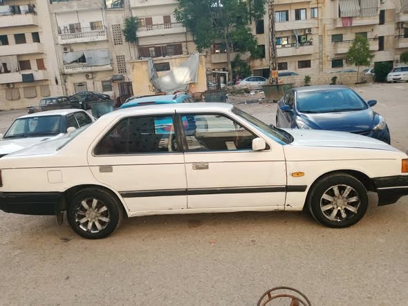 مازدا 929 1992 - صورة 4