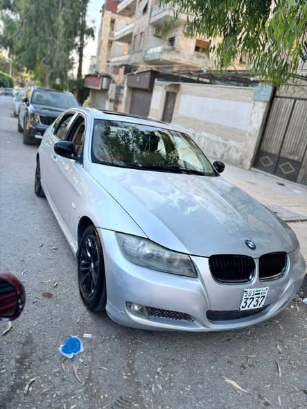 بي إم دبليو 323 2010 - صورة 1