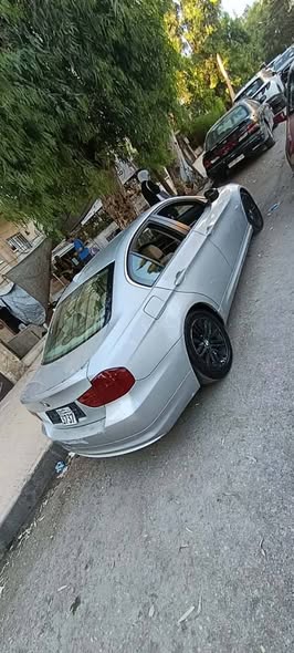 بي إم دبليو 323 2010 - صورة 4