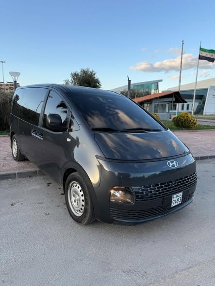 هيونداي ستاريا 2022 - صورة 1