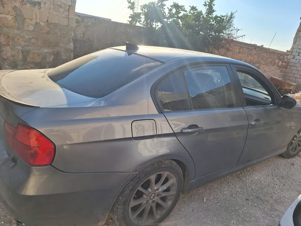 بي إم دبليو 320d 2009 - صورة 5