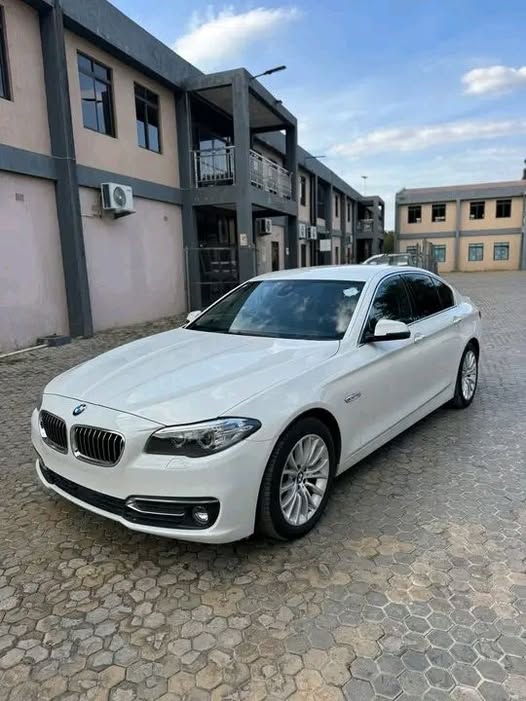 بي إم دبليو 528i 2015