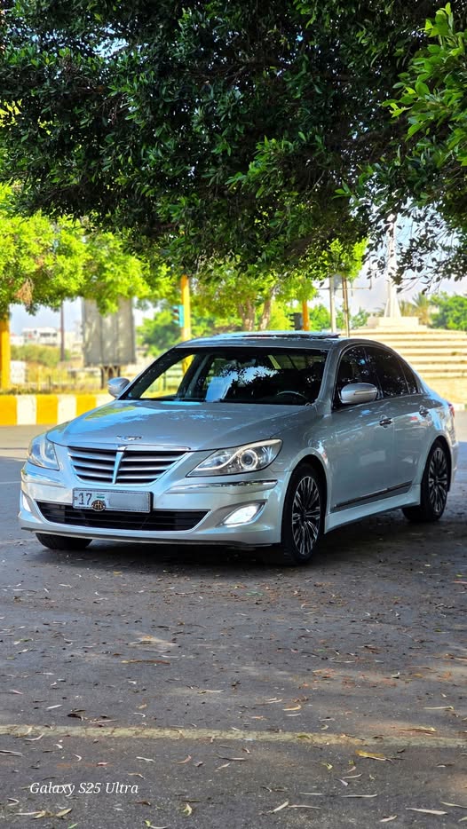 هيونداي جينسس 2012
